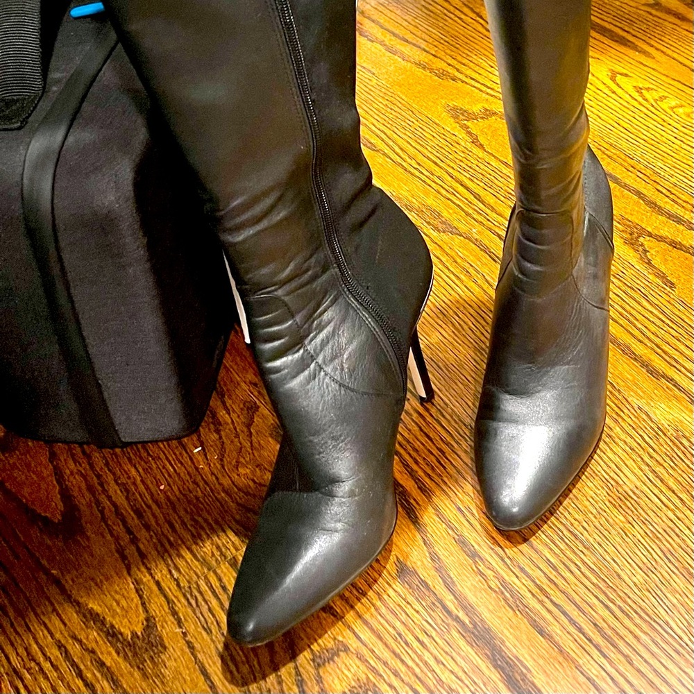 Gorgeous black high boots